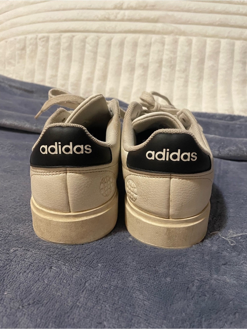 adidas og white sneakers 🪽